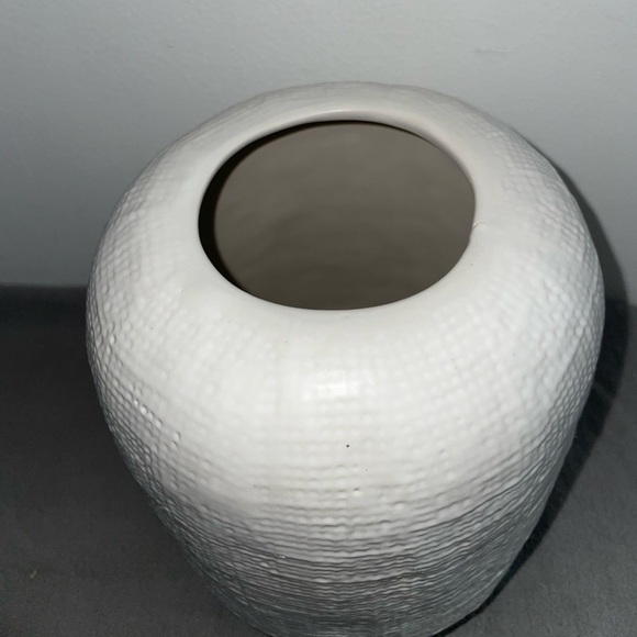 threshold cream ceramic vase - Picture 3 of 4